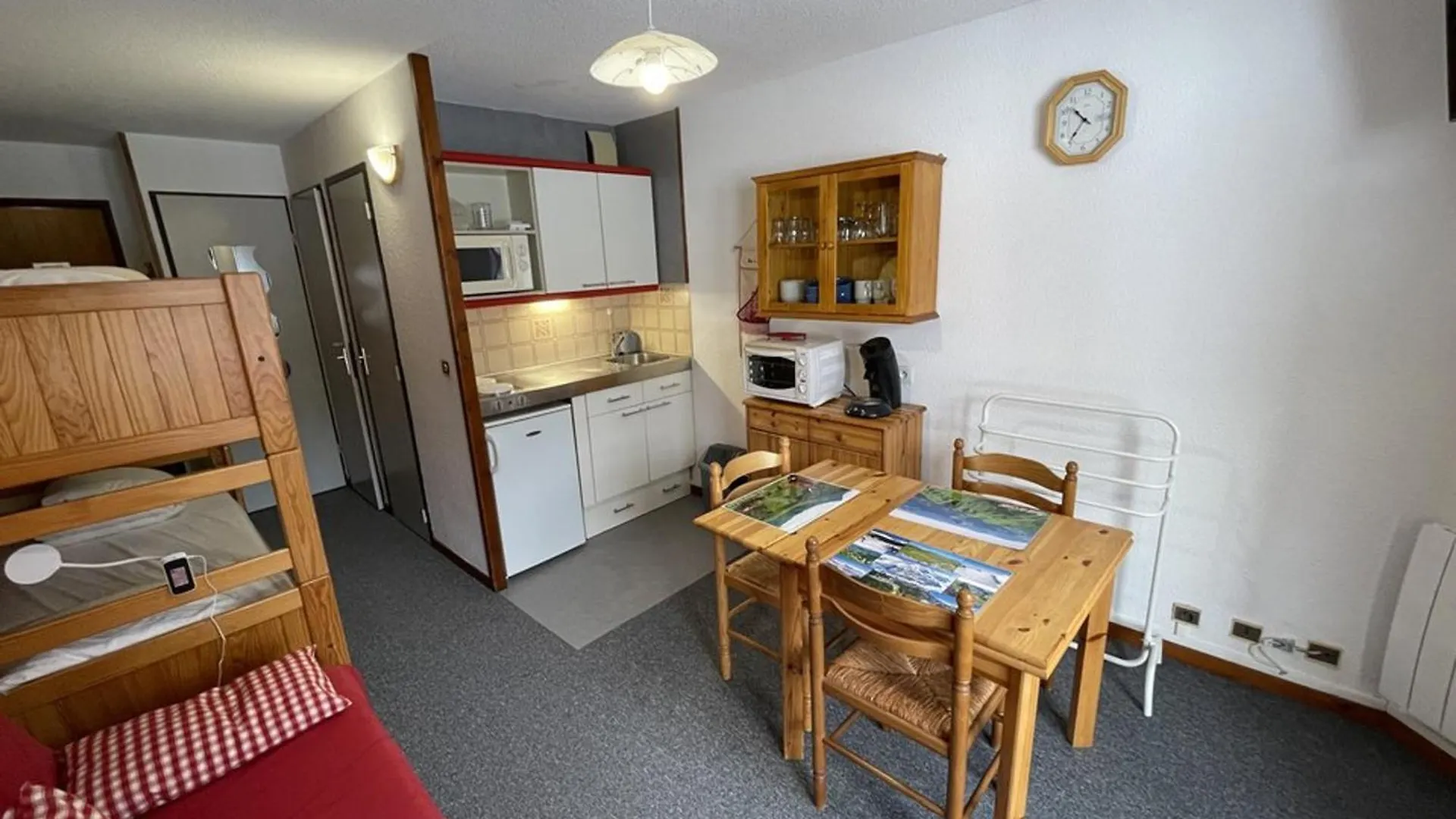 Апартаменты T2 Avec Balcon Au Coeur De La Station, Proche Pistes Et Commerces - Fr-1-787-91 Laveissiere 0*,  Франция